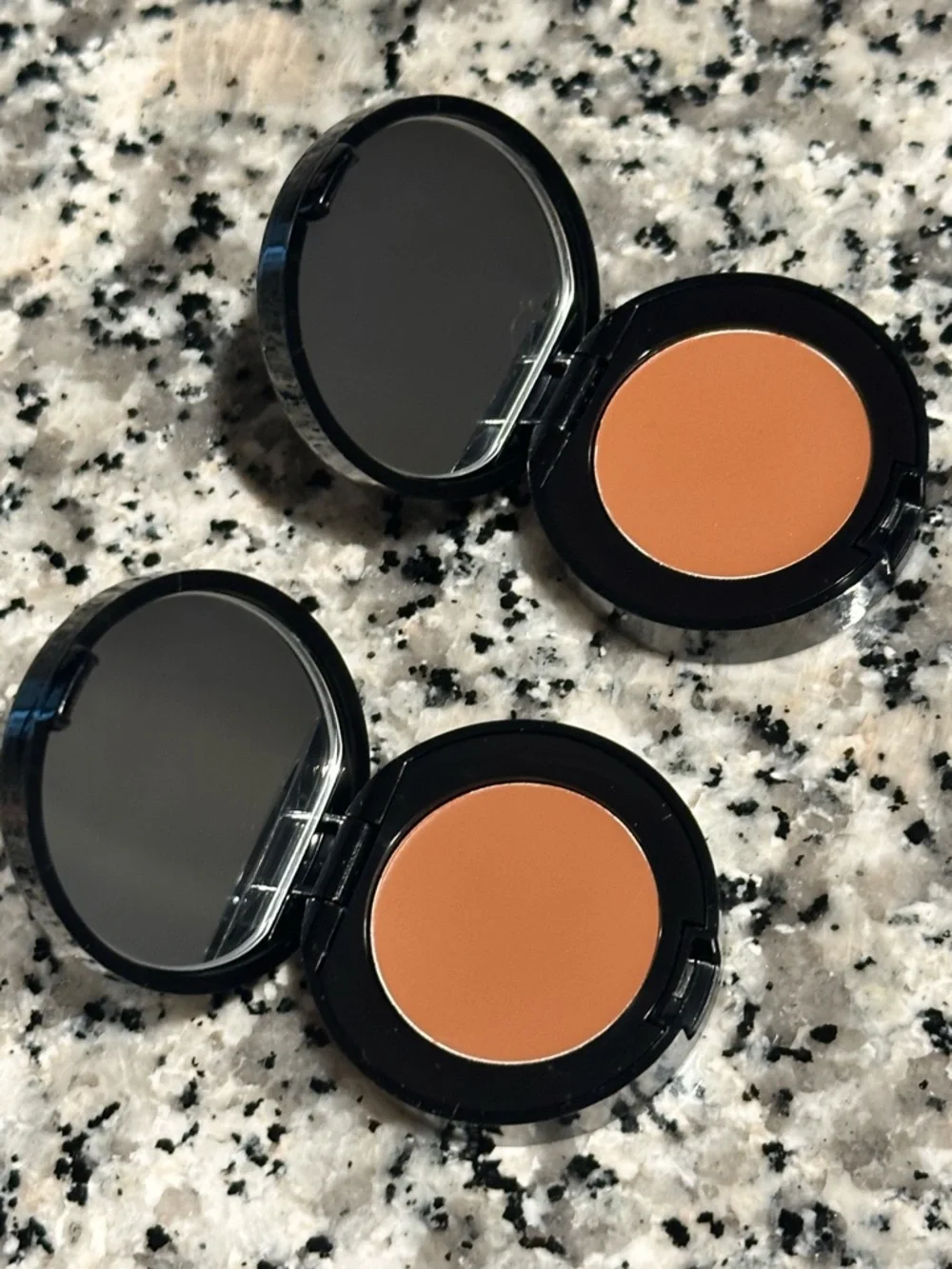 $60! Bobbi Brown Cream Corrector Duo Pot Deep Bisque. UNUSED, FREE SHIPPING!